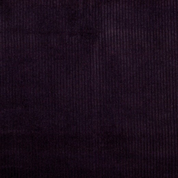 Der Breitcord in aubergine hat 22 Rippen auf 10 cm und ist noch etwas rustikaler als der Manchestcord.